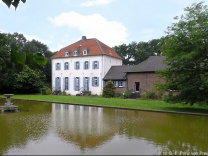 Photo:  Burg-Schaenke Weyer-Kastell